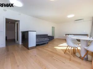 Pronájem bytu 2+kk, Praha - Vršovice, Altajská, 66 m2