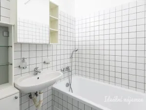 Pronájem bytu 1+kk, Praha - Žižkov, Biskupcova, 29 m2