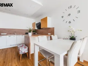 Pronájem bytu 3+kk, Praha - Čakovice, Hakenova, 75 m2