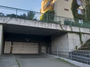 Pronájem garážového stání, Praha - Hloubětín, Modrého, 16 m2