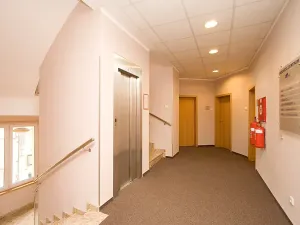 Pronájem kanceláře, Praha - Vysočany, Lisabonská, 53 m2