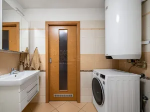 Prodej bytu 3+1, Ostrov, Nádražní, 89 m2