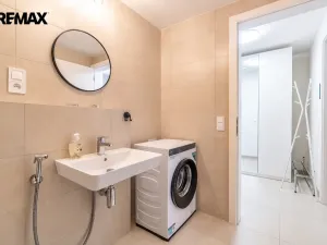 Pronájem bytu 1+kk, Praha - Žižkov, Kaplířova, 39 m2