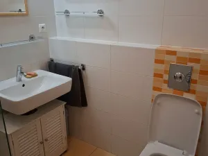 Pronájem bytu 2+kk, Praha - Uhříněves, V bytovkách, 60 m2