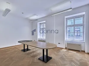 Pronájem kanceláře, Praha, Soukenická, 212 m2