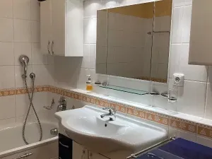 Pronájem bytu 2+kk, Praha - Strašnice, Názovská, 68 m2