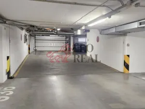 Pronájem garážového stání, Praha - Záběhlice, Mattioliho, 18 m2