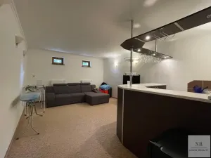 Pronájem rodinného domu, Kolová, 372 m2