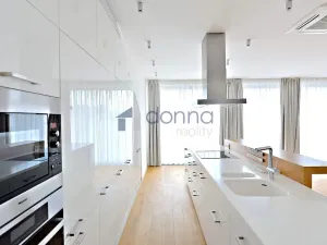 Pronájem bytu 4+kk, Praha, Laubova, 203 m2