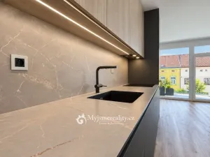 Prodej bytu 3+kk, Znojmo, Jarošova, 76 m2