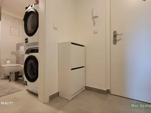 Pronájem bytu 1+kk, Praha - Modřany, Komořanská, 36 m2