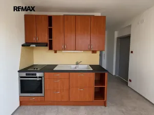 Pronájem bytu 1+1, Slavkov u Brna, sídliště Nádražní, 34 m2