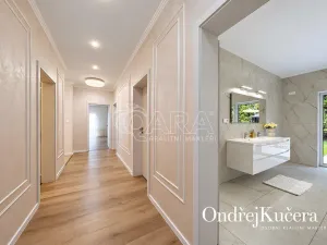 Prodej rodinného domu, Jeviněves, 200 m2