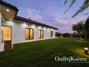 Prodej rodinného domu, Jeviněves, 200 m2