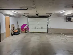 Pronájem garážového stání, Olomouc, Wellnerova, 14 m2