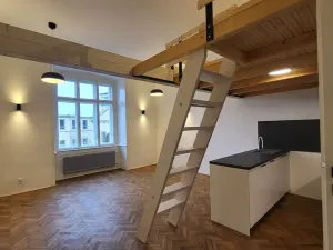 Prodej činžovního domu, Batelov, náměstí Míru, 2200 m2