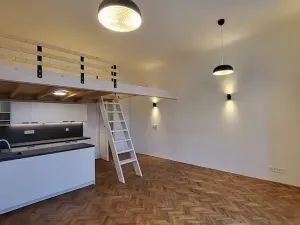 Prodej činžovního domu, Batelov, náměstí Míru, 2200 m2