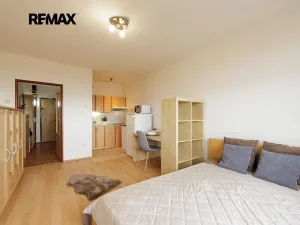 Prodej bytu 1+kk, Praha - Háje, Hlavatého, 27 m2