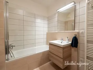 Pronájem bytu 2+kk, Praha - Vysočany, Sousedíkova, 59 m2