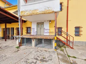 Pronájem obchodního prostoru, Studená, nám. Sv. J. Nepomuckého, 520 m2