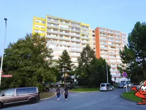 Pronájem bytu 2+kk, Praha - Petrovice, Kurčatovova, 45 m2