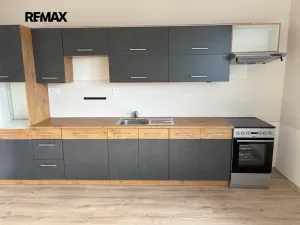 Pronájem bytu 4+kk, Velký Osek, U hřiště, 84 m2