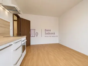 Pronájem bytu 1+kk, Jindřichův Hradec - Jindřichův Hradec I, nám. Míru, 23 m2
