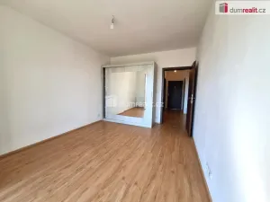 Pronájem bytu 2+kk, Praha, Hlučkova, 63 m2