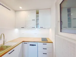 Pronájem bytu 1+kk, Praha - Dejvice, Kafkova, 39 m2