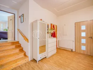Prodej rodinného domu, Jinín, 245 m2