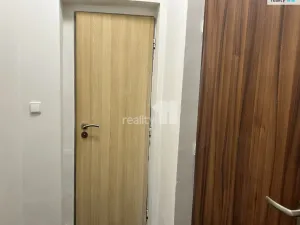 Pronájem bytu 1+kk, Praha - Hrdlořezy, Českobrodská, 28 m2