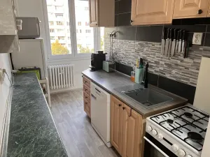 Prodej bytu 3+1, Karlovy Vary, Okružní, 65 m2