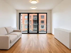 Pronájem bytu 1+kk, Praha - Karlín, Švarcova, 36 m2