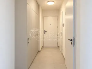 Pronájem bytu 1+kk, Praha - Karlín, Švarcova, 36 m2