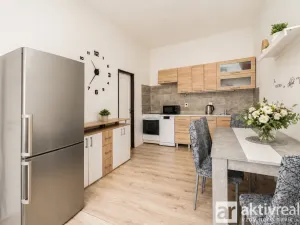 Prodej činžovního domu, Dolní Zálezly, Mírové náměstí, 250 m2