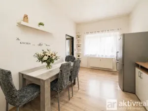 Prodej činžovního domu, Dolní Zálezly, Mírové náměstí, 250 m2