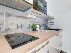 Pronájem bytu 1+kk, Praha - Smíchov, Plzeňská, 31 m2