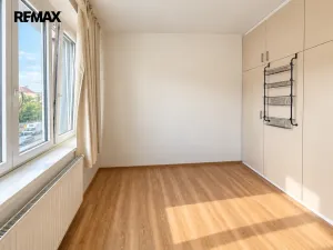 Pronájem bytu 1+kk, Praha - Libeň, V Holešovičkách, 26 m2