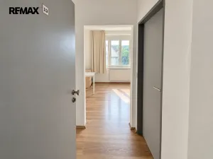 Pronájem bytu 1+kk, Praha - Libeň, V Holešovičkách, 26 m2