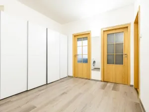 Prodej bytu 2+1, Praha - Hostivař, Tenisová, 66 m2