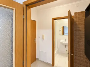Pronájem bytu 1+kk, Praha - Troja, Vřesová, 26 m2