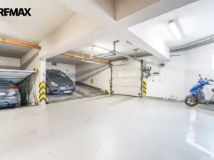 Pronájem garážového stání, Praha - Libeň, Kašparovo náměstí, 12 m2