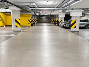 Pronájem garážového stání, Praha - Karlín, Sokolova, 12 m2