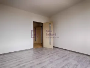 Pronájem bytu 2+kk, Jindřichův Hradec - Jindřichův Hradec III, sídliště Vajgar, 45 m2