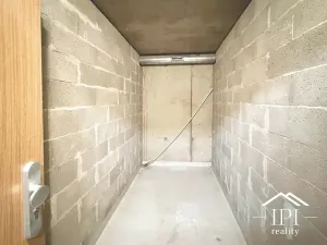 Pronájem garážového stání, Praha - Michle, V dolině, 17 m2