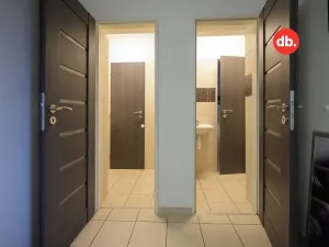 Pronájem obchodního prostoru, Karlovy Vary, Nejdecká, 70 m2