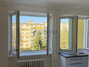 Pronájem bytu 4+1, Praha, Hrusická, 75 m2