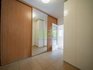 Prodej bytu 3+kk, Praha, U michelského mlýna, 75 m2