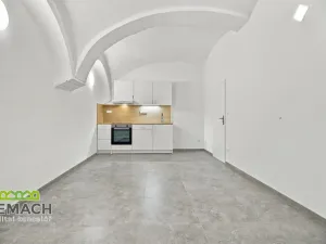 Pronájem bytu 1+1, Náchod, Masarykovo náměstí, 72 m2