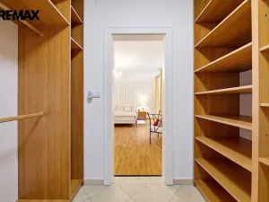 Prodej bytu 3+1, Karlovy Vary, Mariánskolázeňská, 141 m2